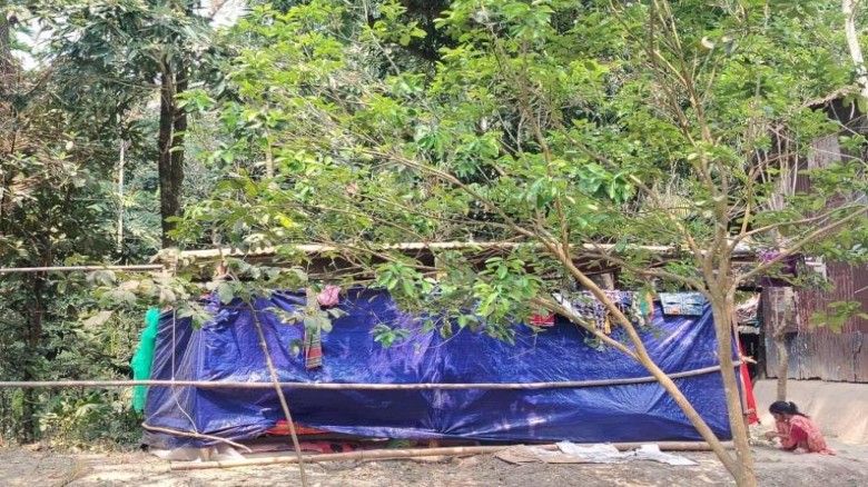 আমতলীতে চাঁদার টাকা না পেয়ে জমিতে ঘর নির্মাণের অভিযোগ!