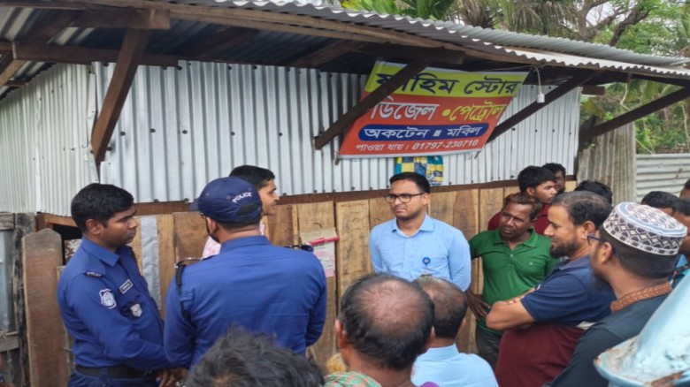 বরগুনায় মজুত রেখে বেশি দামে পেট্রোল বিক্রির অভিযোগে ব্যবসায়