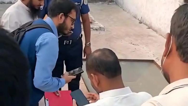 আমতলীতে মাপে কম দিয়ে তেল বিক্রি করায় ফিলিং স্টেশন ম্যানেজার