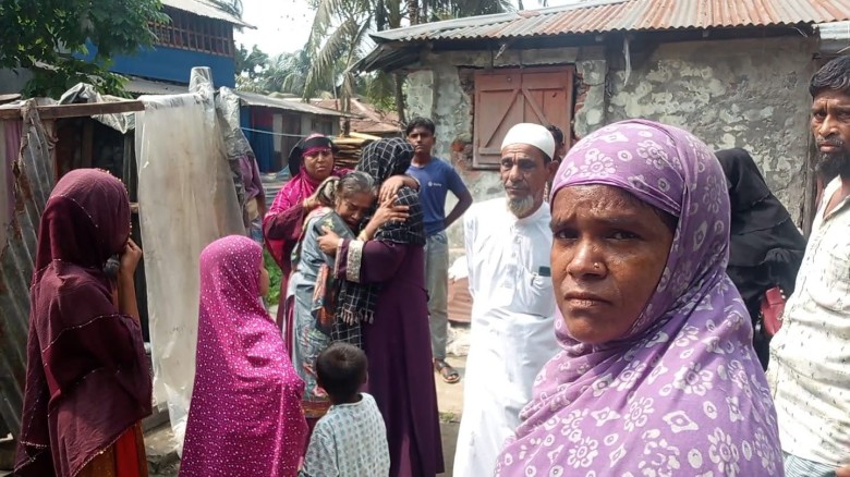 আমতলীতে জমি বিরোধে মারধরের অভিযোগ: চিকিৎসাধীন অবস্থায় বৃদ্ধা