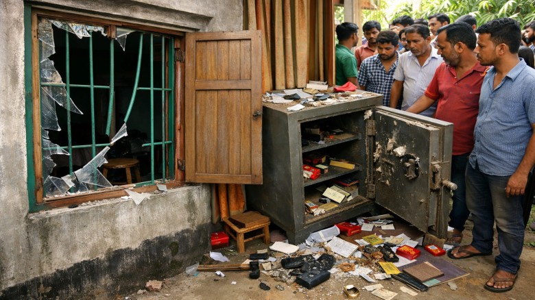 আমতলীতে একজন অবসরপ্রাপ্ত অধ্যাপকের বাসায় চুরির ঘটনা