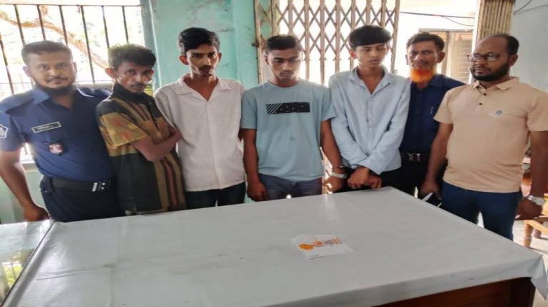 বরগুনার বামনায় ১২৫ পিচ ইয়াবাসহ আটক ৫জন