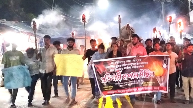রামিসা হত্যার বিচারের দাবিতে আমতলীতে মশাল মিছিল