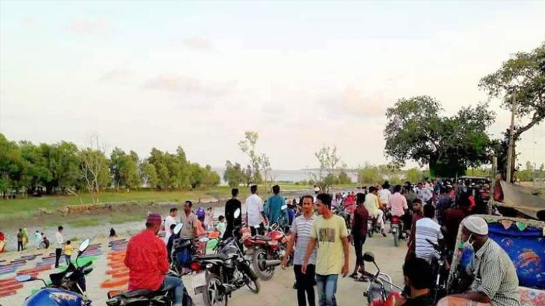ঈদের ছুটিতে মুখর বরগুনার পর্যটন কেন্দ্র, পর্যটকদের উপচে পড়া 
