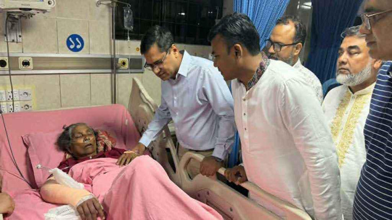 অসুস্থ আমানউল্লাহ আমানের মা: খোঁজ নিলেন তারেক রহমান