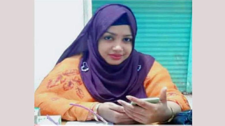 বরগুনায় সমাজসেবা কর্মকর্তা পরিচয়ে এক নারীর বিরুদ্ধে প্রতারণার অভিযোগ: