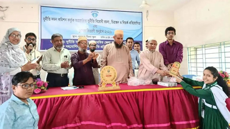 বরগুনায় দুর্নীতিবিরোধী বিতর্ক প্রতিযোগিতা অনুষ্ঠিত