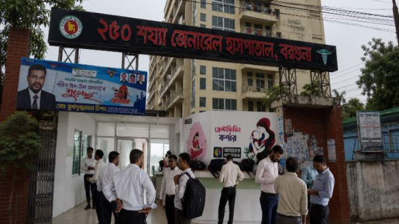বরগুনা সদর হাসপাতালে ঔষধ কোম্পানির প্রতিনিধিদের দৌরাত্ম্যের 