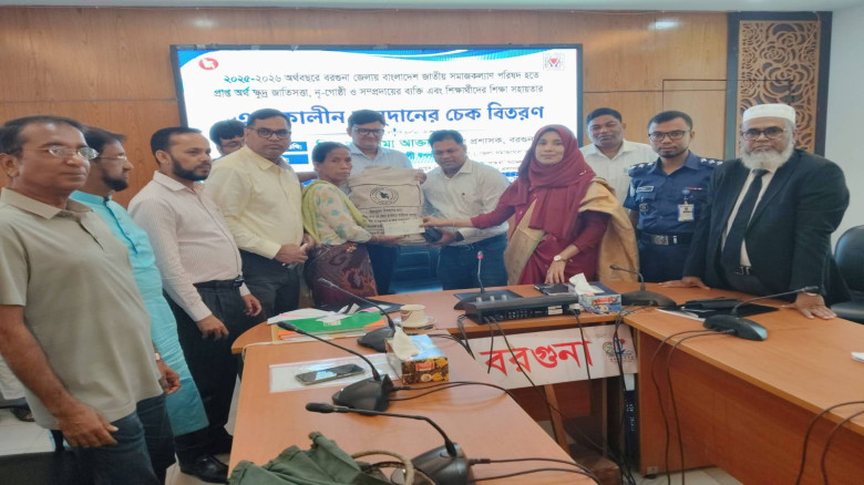 বরগুনায় ক্ষুদ্র নৃ-গোষ্ঠী শিক্ষার্থী ও তাদের পরিবারের মাঝে এ