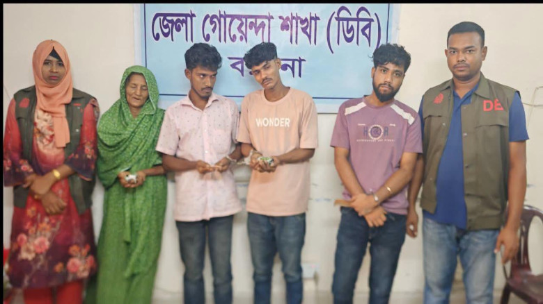 বরগুনায় ১৩২ পিস ইয়াবাসহ মা-ছেলেসহ ৪ জন গ্রেপ্তার