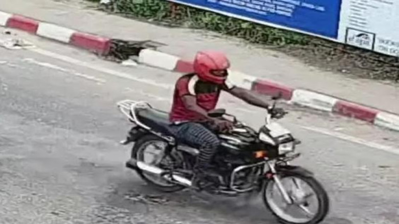 বরিশাল শেবাচিম হাসপাতালের সামনে থেকে আমতলী প্রেসক্লাব সভাপতি