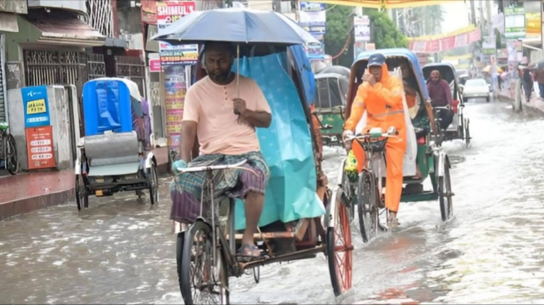 বিরামহীন বৃষ্টিতে বিপর্যস্ত  বরগুনার  জনজীবন