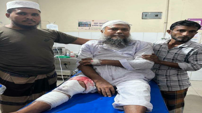 আমতলীতে পিকআপ ভ্যানের ধাক্কায় অটো গাড়ির ২ যাত্রী গুরুতর আহ