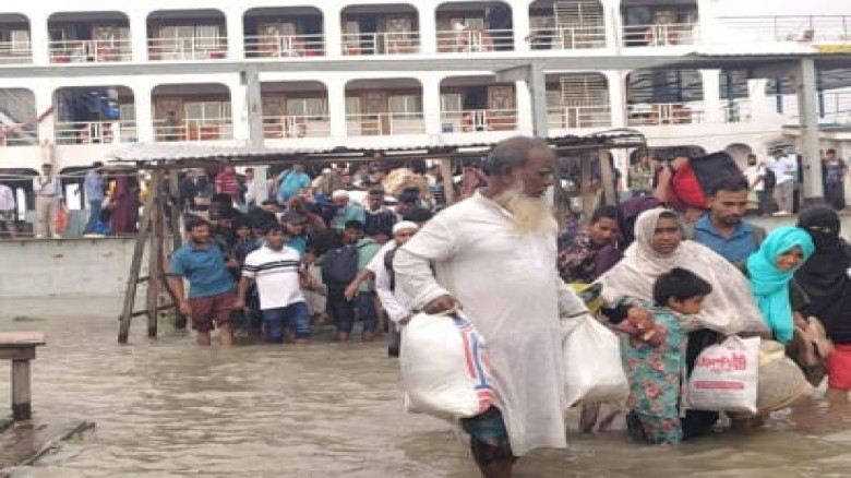 বরিশাল বিভাগের কয়েকটি জেলা নদীর পানির বিপৎসীমার ওপরে, জনদুর