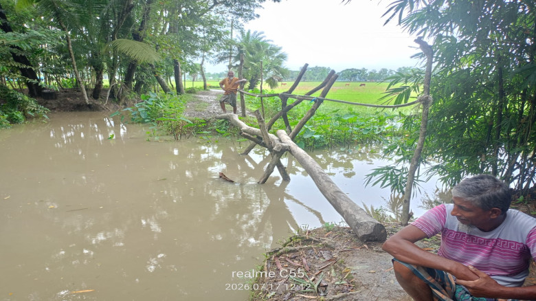 জনদুর্ভোগ এড়াতে বরগুনার বালিয়াতলীতে কালভার্টের দাবি: ঝুঁকিপ