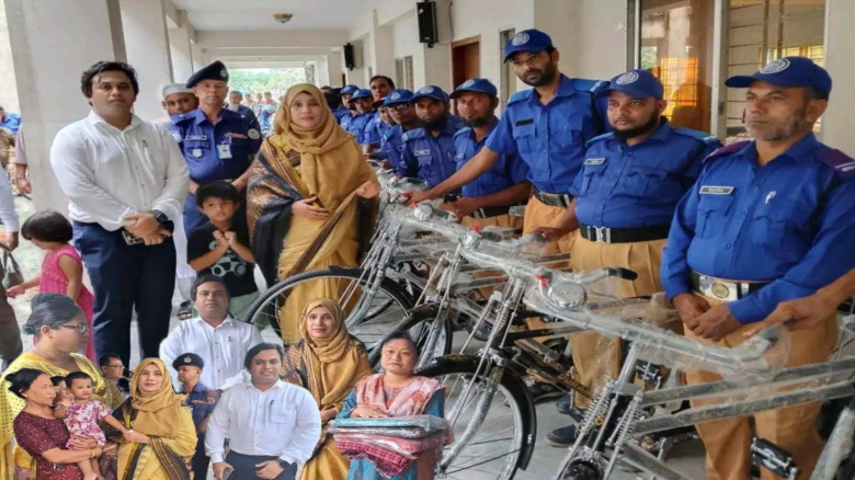 তালতলীতে গ্রামপুলিশদের মাঝে বাইসাইকেল বিতরণ, রাখাইন চর্চাকেন