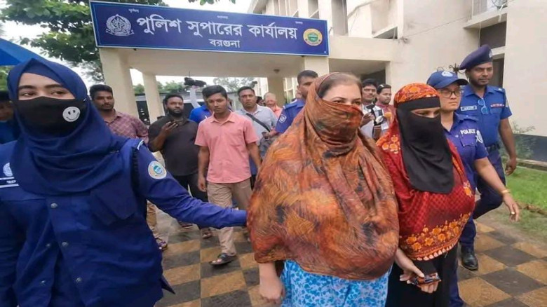 বরগুনায় পুলিশের অভিযানে নগদ টাকা ও স্বর্ণালংকারসহ চোরাইমাল উদ্ধার: গ্রেফতার ২