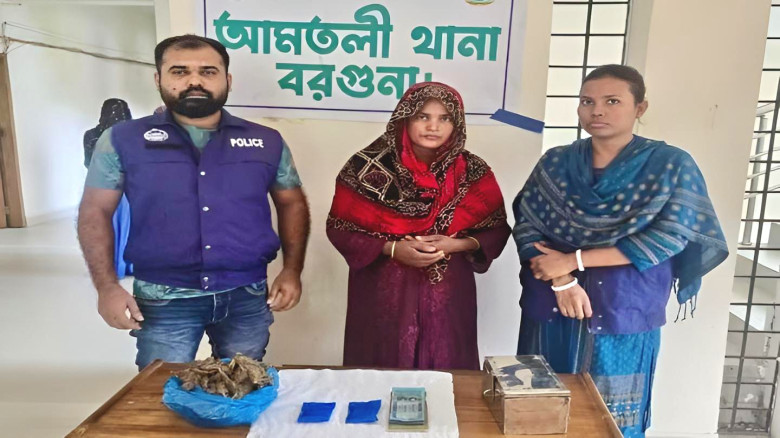 আমতলীতে ইয়াবা ও গাঁজাসহ মা-ছেলে আটক
