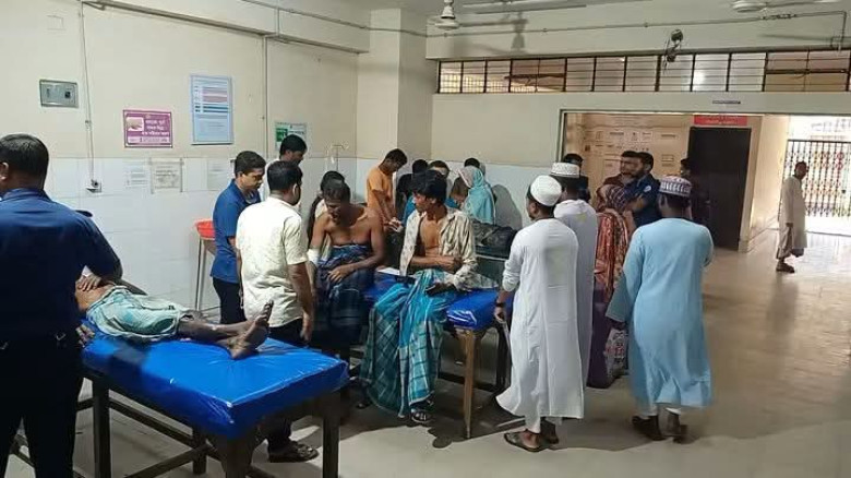 বরগুনার আমতলীতে জমি নিয়ে দুই পক্ষের সংঘর্ষে আহত ২০!