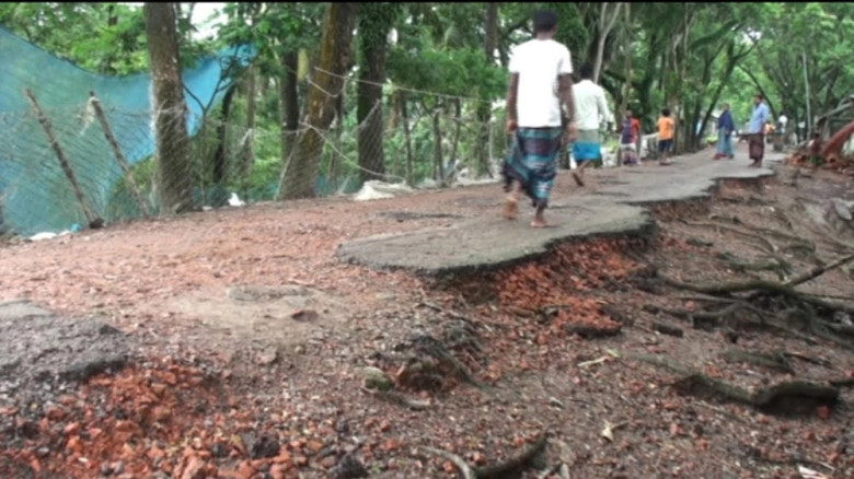 তালতলীতে ১০ কিলোমিটার সড়ক না যেন মরণফাঁদ!