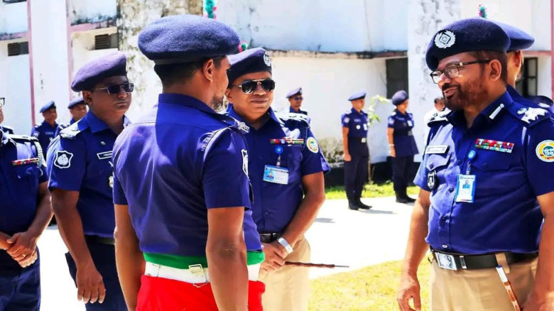 পাথরঘাটা থানা ও বরগুনা কোর্ট পুলিশ পরিদর্শনে বরিশাল রেঞ্জের 