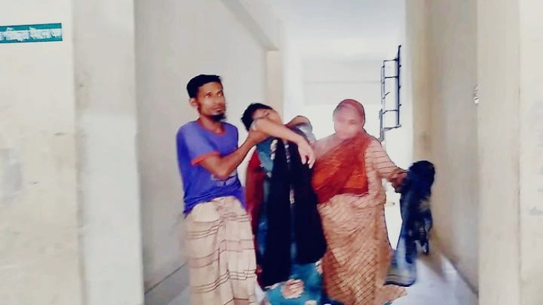 আমতলীতে কাজ থেকে ফিরে স্ত্রীকে মারধর, স্ত্রীর বিষপান
