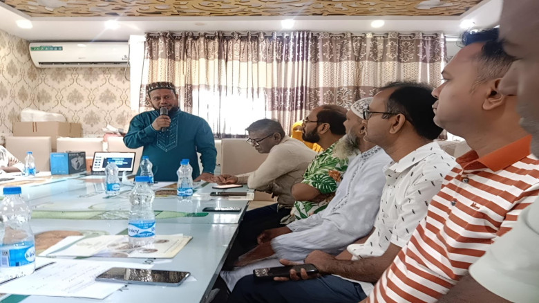 আমতলীতে "রয়েল ব্লু ওশান" প্রকল্পের ধারণা উপস্থাপন সভায় অতিথিবৃন্দ।...