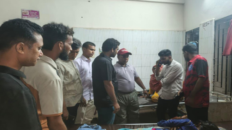 বেতাগীর ধর্ষণচেষ্টার ঘটনায় বরগুনা সদর হাসপাতালে জেলা ছাত্রদল