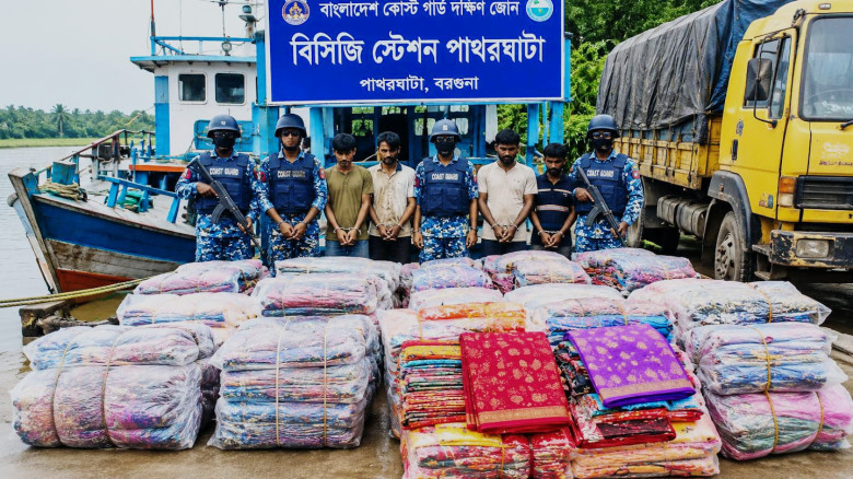 বরগুনায় ভারতীয় কাপড়ের বড় চালান জব্দ!
