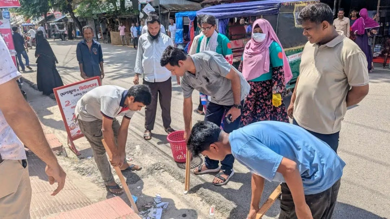 আমতলীতে ময়লা-আবর্জনা অপসারণে অভিযান
