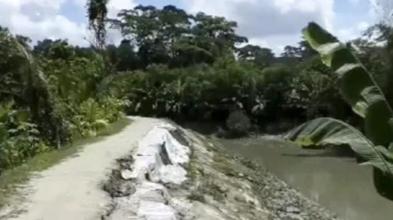 বরগুনায় বিশ্ব খাদ্য কর্মসূচির ১ কোটি ৪০ লাখ টাকার বেড়িবাঁধে 