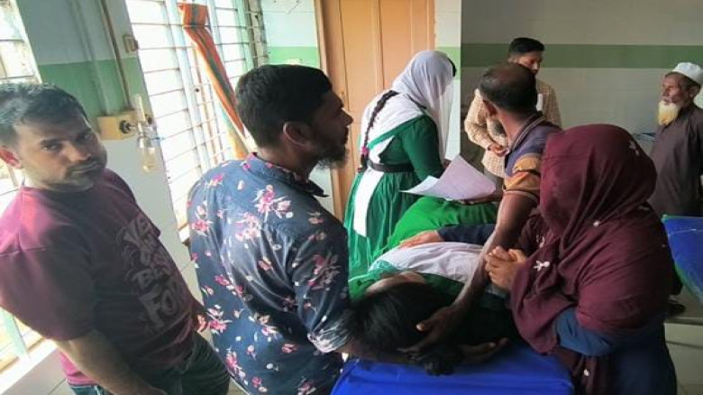 বরগুনায় হিস্টিরিয়ায় আক্রান্ত হয়ে ২০ শিক্ষার্থী অসুস্থ
