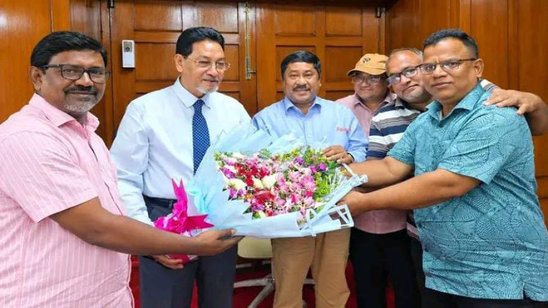 পূজা উপলক্ষে চিফ হুইপ নূরুল ইসলাম মনির সঙ্গে মতবিনিময়...