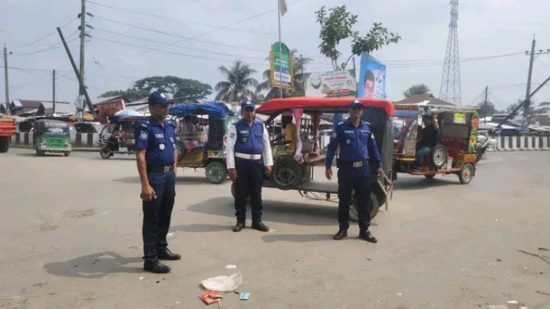 আমতলী চৌরাস্তায় ট্রাফিক পুলিশ বক্স নেই!...