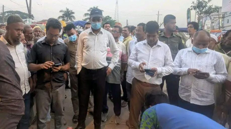 আমতলীতে জমি দখলমুক্ত করে ফুটপাত নির্মাণের উদ্যোগ