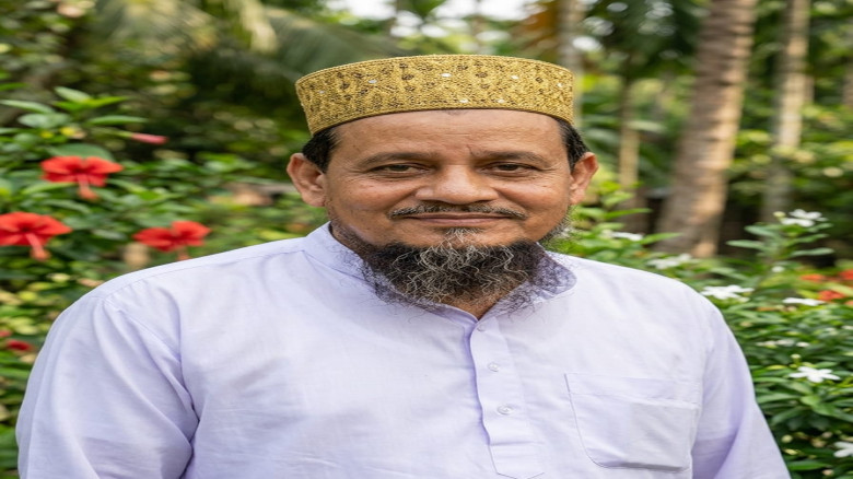 বেতাগীতে শিক্ষক নাকি পল্লী চিকিৎসক! একই ব্যক্তির দৈত পেশা!