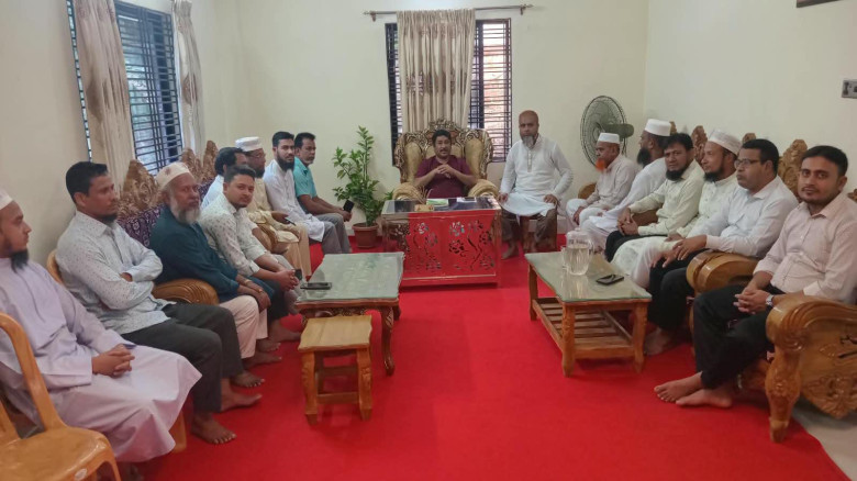 বামনায় মাদ্রাসার উন্নয়নে শিক্ষকদের সঙ্গে বিএনপি নেতা রুহুল