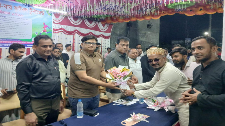 বরগুনায় মরহুম তারিকুজ্জামান টিটু মিনি-বার নাইট ফুটবল টুর্নামেন্ট অনুষ্ঠিত