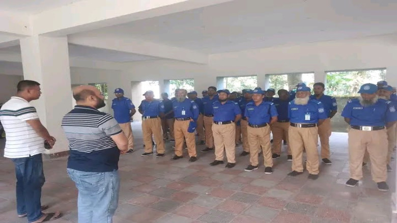 আমতলীতে বিশেষ চৌকিদারী প্যারেড: অপরাধ দমনে গ্রাম পুলিশকে কঠো