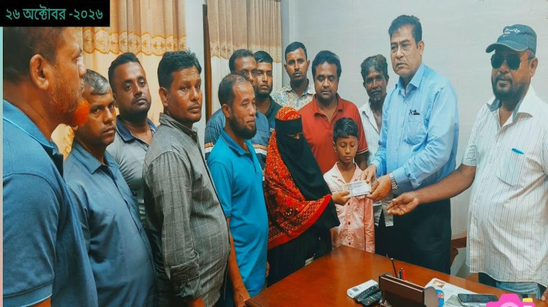 বরগুনায় নিহত মোটরসাইকেল চালক নজরুলের পরিবারকে আর্থিক অনুদান প্রদান